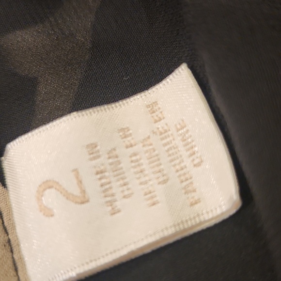 Chico's Black and Tan  Patterned Blouse Size L (2) - Picture 4 of 9